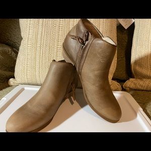 SoftWalk Womens Rocklin Brown Ankle BOOTS